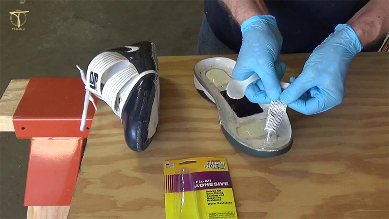 Cách sử dụng keo dán giày