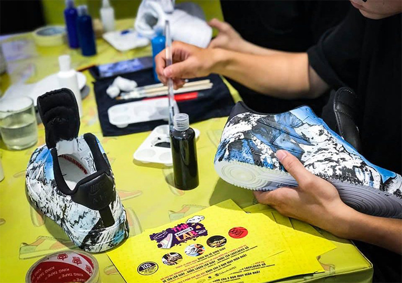 Custom giày là gì? Trào lưu, cách vẽ sáng tạo lên đôi giày của bạn