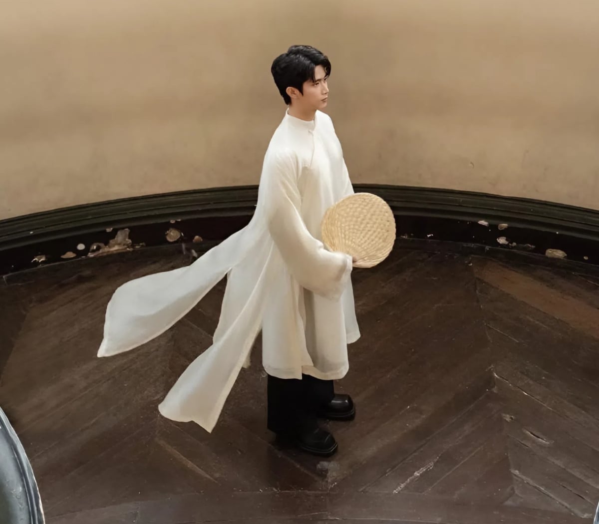 Cách tạo dáng chụp ảnh với áo dài đẹp xinh lung linh