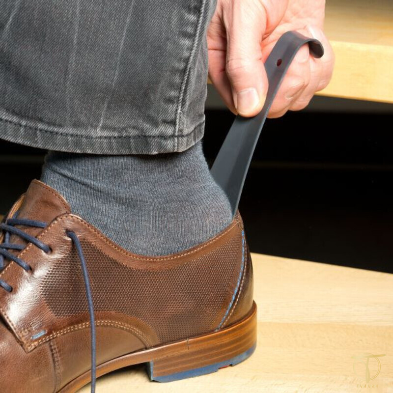 Sử dụng Shoehorn khi mang giày