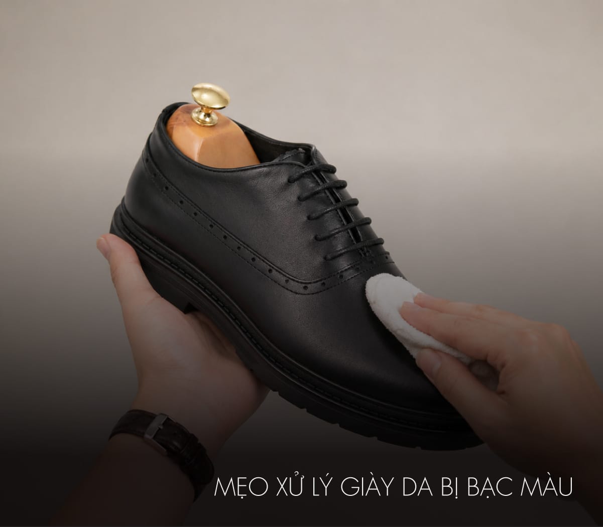 Cách khắc phục giày da bị bạc màu đơn giản, hiệu quả tại nhà