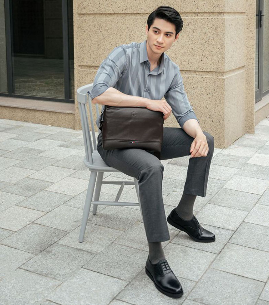 quần âu đi giày gì