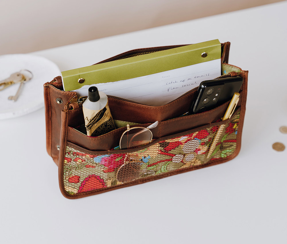 Chỉ để những món đồ phù hợp vào túi xách