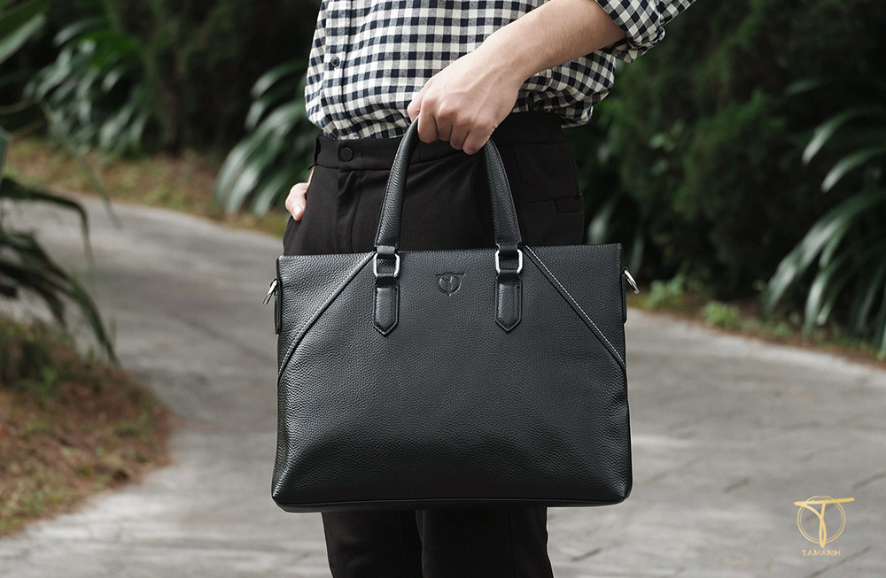 Mách nhỏ cách chọn túi xách hợp dáng người chuẩn fashionista 12 Chọn túi xách phù hợp với dáng người lưng dài, chân ngắn
