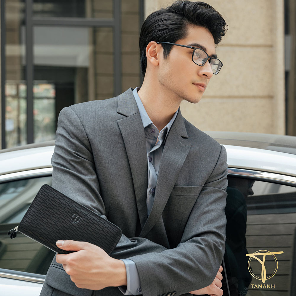 Mách nhỏ cách chọn túi xách hợp dáng người chuẩn fashionista 7 Chọn túi xách phù hợp với dáng người quả lê