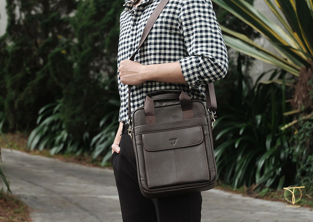 Mách nhỏ cách chọn túi xách hợp dáng người chuẩn fashionista 8 Cách chọn túi xách hợp dáng người tam giác ngược