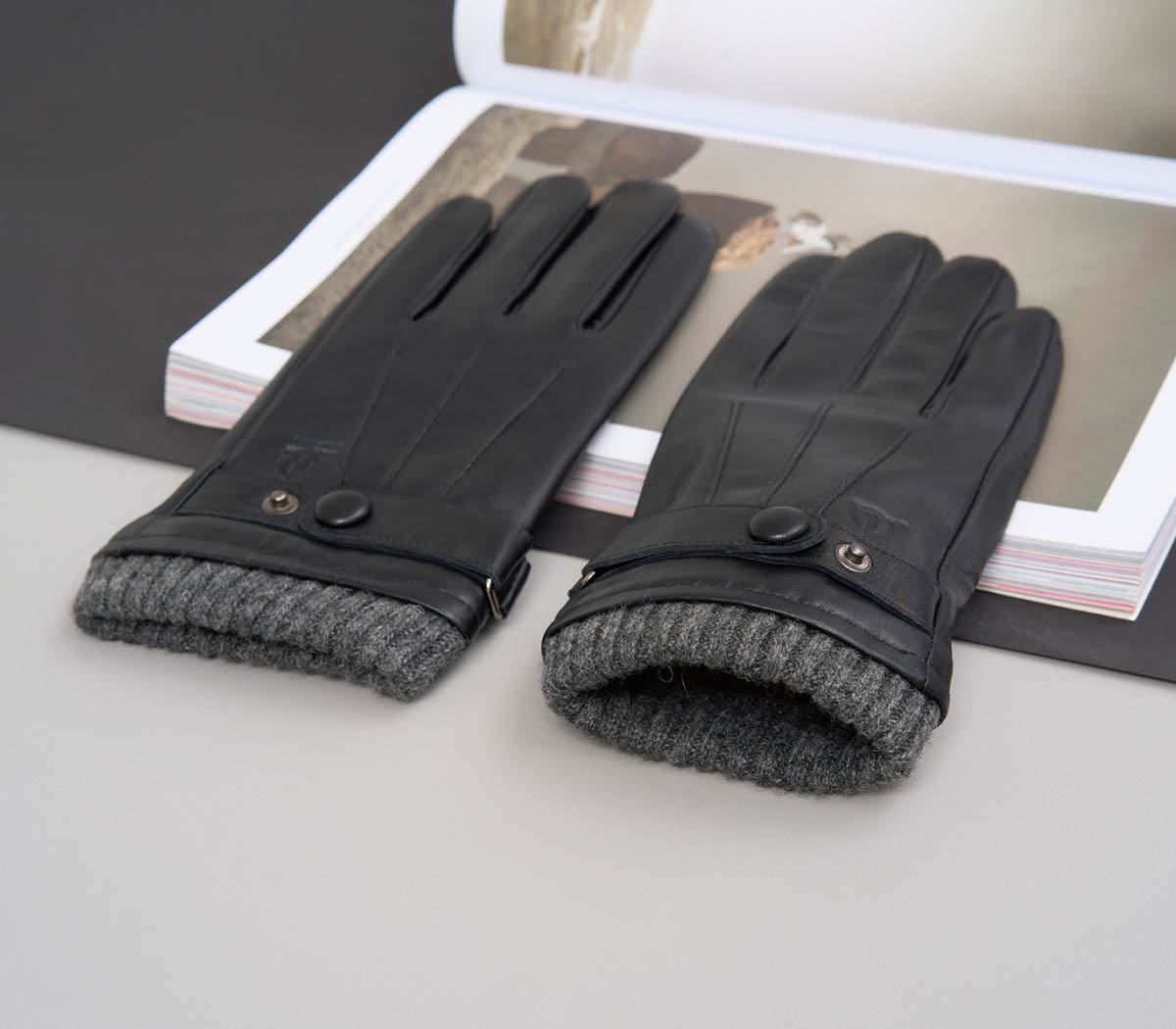 Tìm hiểu về lịch sử của găng tay da từ khởi nguồn tới hiện tại